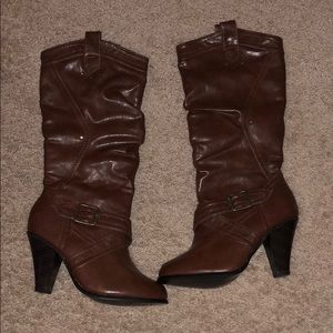 Brown boots w/ heel
